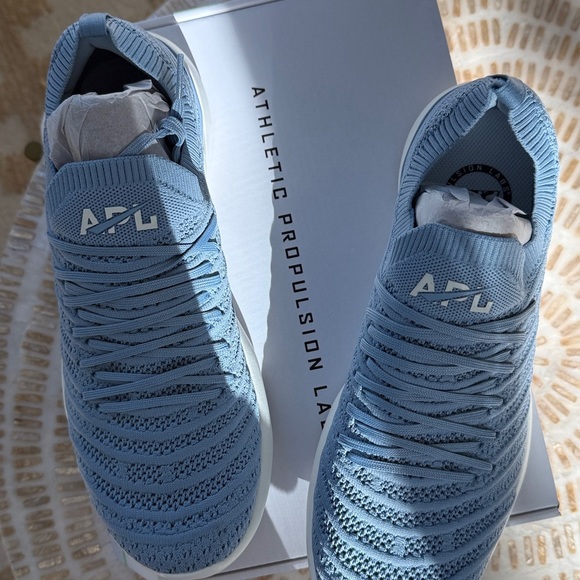 NEW APL BLUE/IVORY Light Blue Athletic Shoes SZ 9.5 Men’s - Picture 4 of 6